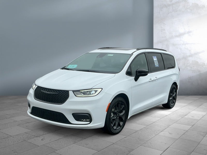 2025 Chrysler Pacifica Limited in White — front three-quarter view